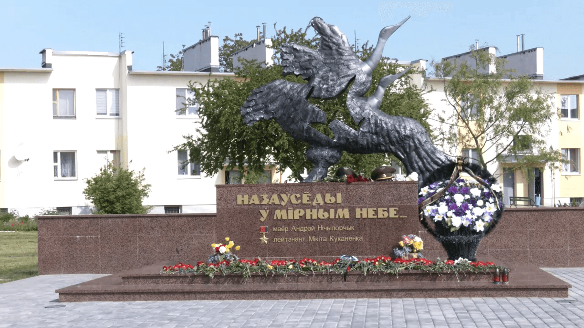 5 лет трагедии в небе над Барановичами: летчики-герои увели самолет от жилых домов ценой своих жизней