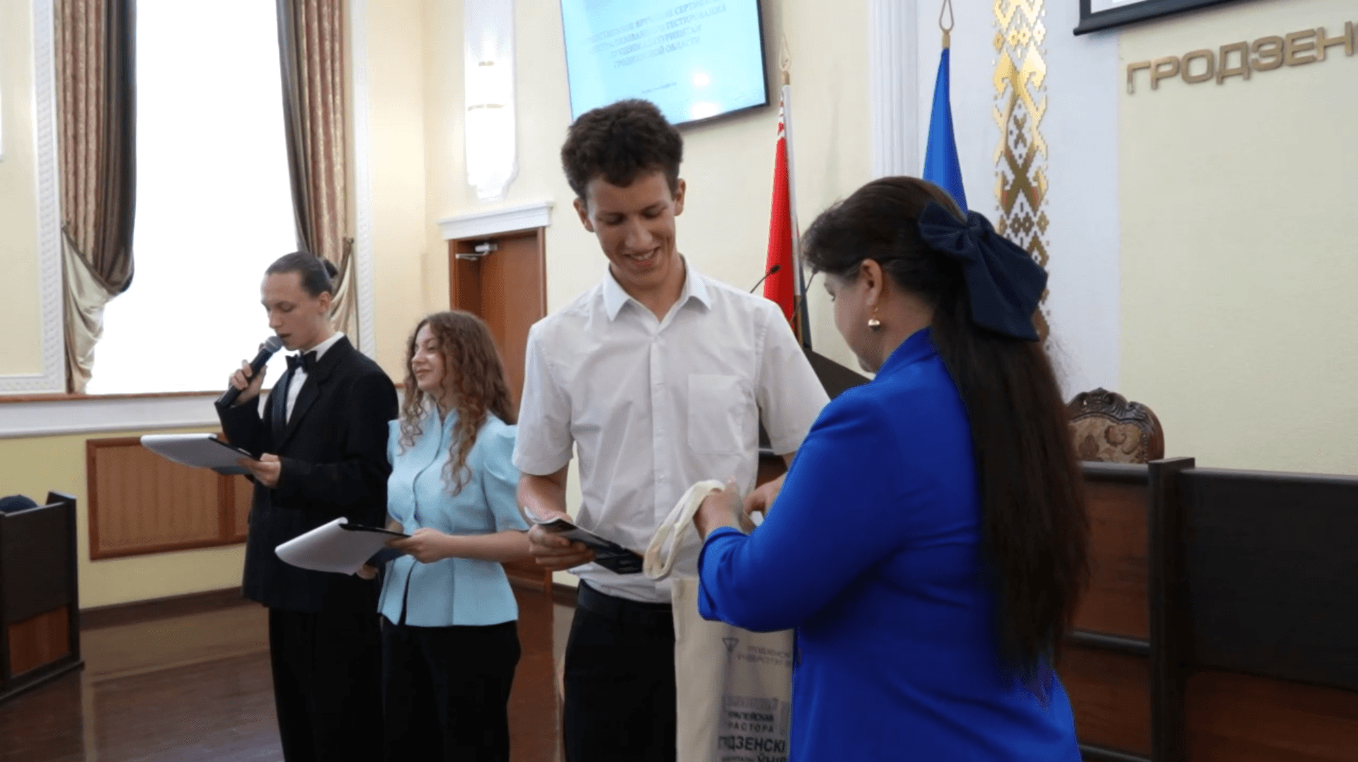 В Гродно торжественно вручили сертификаты ЦТ лучшим абитуриентам