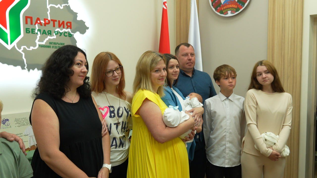 Вручение «Бацькавай кашулі» и праздник в Ленинском районе Гродно